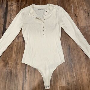 Ribbed Abercrombie long sleeve white top